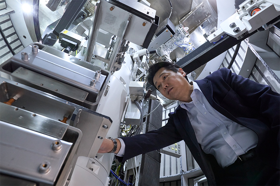 View of Toshiaki working inside an electron microscope