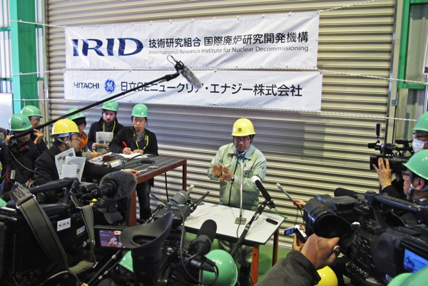 Hitachi PMORPH  Shape-changing investigation robot for nuclear power plant inspection and cleanup