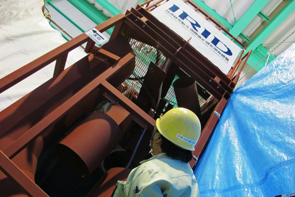 Hitachi PMORPH  Shape-changing investigation robot for nuclear power plant inspection and cleanup